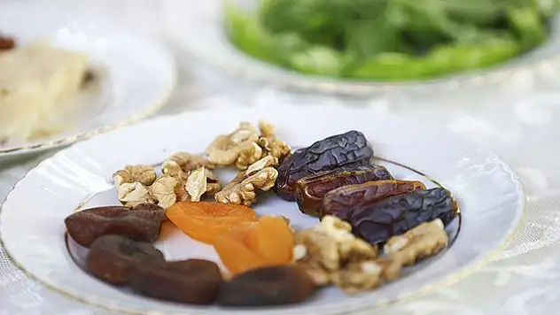 Ramazanda aralıklı beslenme vücuda gençlik kazandırıyor