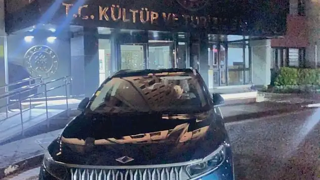 Bakan Ersoy, Togg'u teslim alan bakanlar listesine katıldı