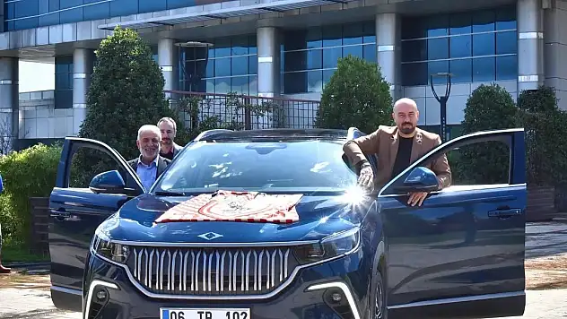 Başkan Togar TOGG'un direksiyonuna geçti