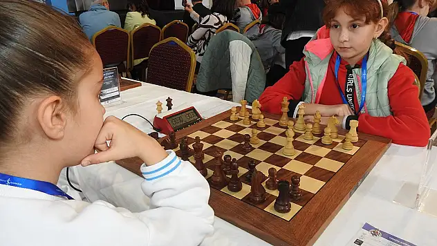 Türkiye Küçükler ve Yıldızlar Takım Satranç Şampiyonası Çeşme'de başladı