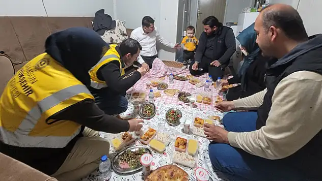 Depremzede aileden vefa