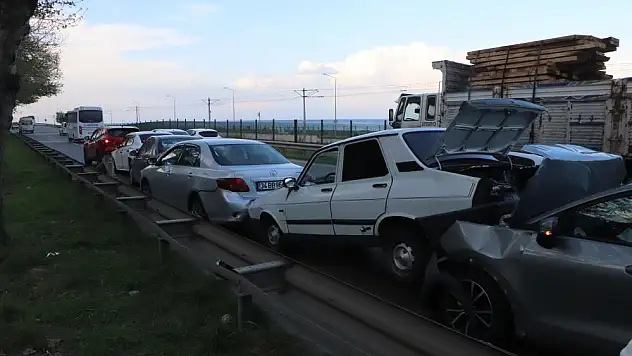 Samsun'da 7 otomobil birbirine girdi