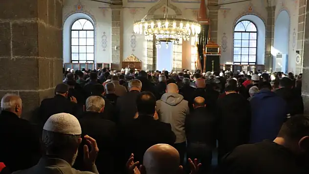 Samsunlular bayram namazında camilere akın etti
