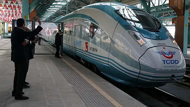 Ankara-Sivas Yüksek Hızlı Treni, ilk ücretsiz yolcularıyla Ankara'ya hareket etti