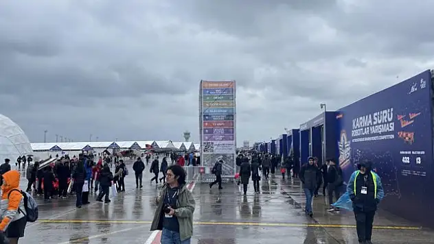Yağmura rağmen vatandaşlar TEKNOFEST'e akın etti