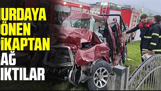 Ağaca çarpıp hurdaya dönen pikaptan sağ çıktılar