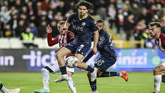 Fenerbahçe Sivas deplasmanında 3 puanı aldı