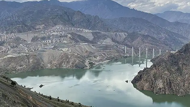 Yusufeli'nin eski ilçe merkezi tamamen baraj suları altında kaldı