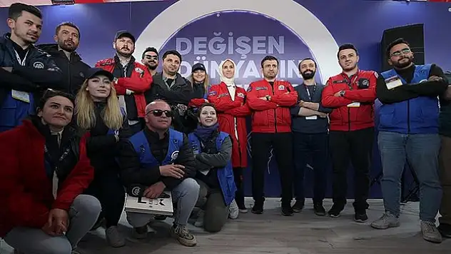 Selçuk Bayraktar, AA'nın TEKNOFEST İstanbul'daki standını ziyaret etti