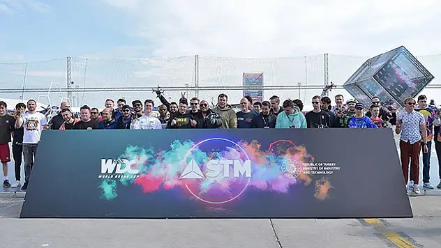 Dünyanın en iyi dron pilotları TEKNOFEST İstanbul'da yarıştı