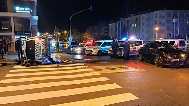 Samsun'da otomobille çarpışan polis aracındaki 2 polis memuru yaralandı