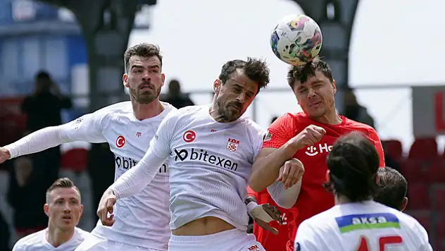 Ümraniyespor evinde Sivasspor'u farklı geçti