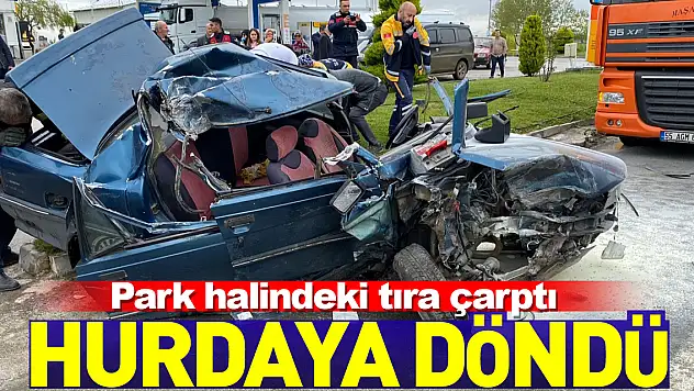 Otomobil park halindeki tıra çarptı: 3 yaralı