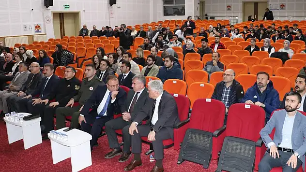 Prof. Dr. Özkan: 'Yaşlılığa yaşadığımız sürece, engelli olmaya ise bir adım kadar yakınız'