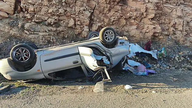 Adıyaman'da bir otomobil kontrolden çıkarak devrildi
