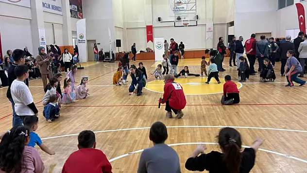 Aile Yılı Kapsamında Çocuk Şenliği Düzenlendi