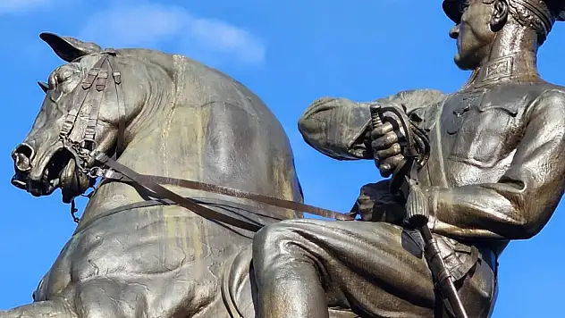 Akcagöz'den şok iddia: 'Atatürk Anıtı ayçiçek yağıyla temizlendi'