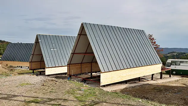 Alaçam Belediyesi personel maaşını ürettiği bungalovlarla ödüyor