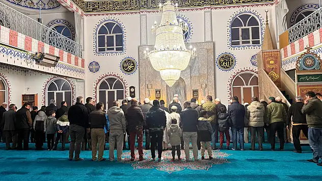 Alaçam'da ödüllü baba-oğul sabah namazı buluşması gerçekleştirildi