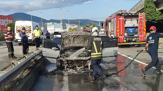 Alev alan araçtan son anda kurtuldu