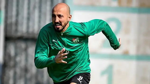 Aliağa FK, Ahmet İlhan Özek'le ilgileniyor