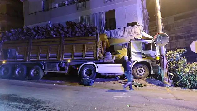 Antalya'da faciadan kıl payı kurtuldular !