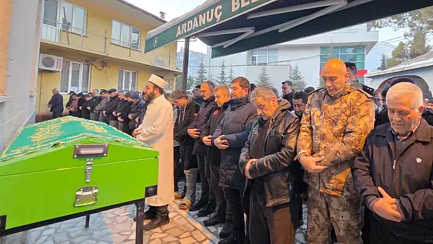 Artvin'de çığda hayatını kaybeden çobanın cenazesi defnedildi