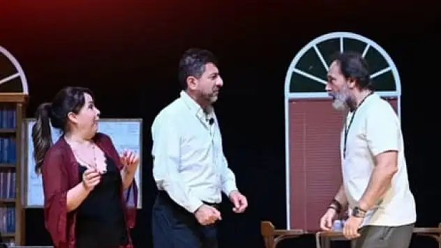 'Aşk Listesi'  Çarşamba'da Tiyatroseverlerle Buluşuyor