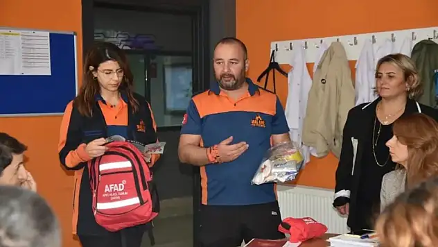 Atakumlu öğrencilere afet bilinci eğitimi