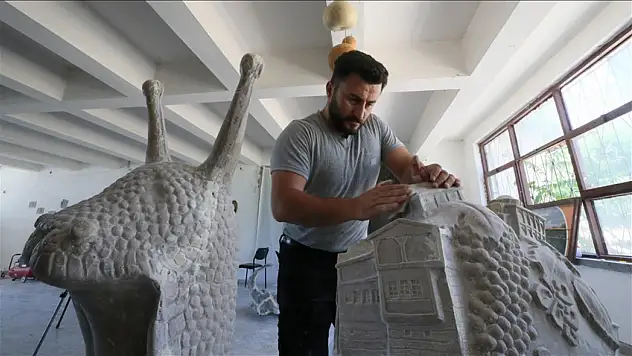 Atasının taş ustalığı mirasını heykeltıraşlığa dönüştürdü