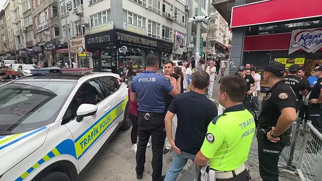 AVM'de 'Ne bakıyorsun?' kavgası