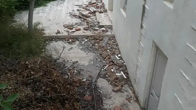 Aydın'daki Camiinin Çatısı Çöktü