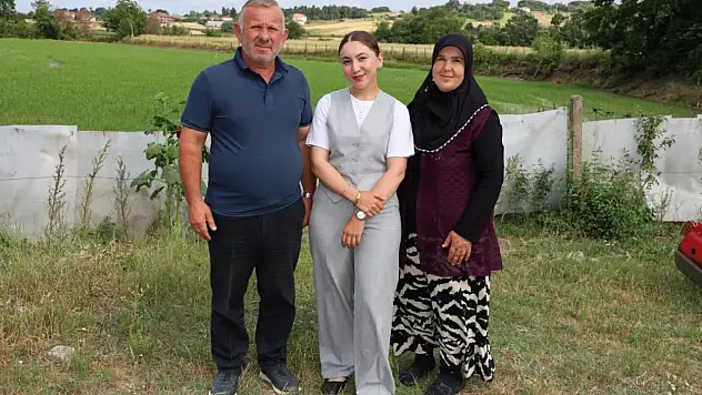 Babası muhtar olmadı kızı oldu