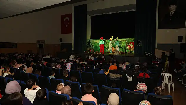 Bafra Belediyesi'nden miniklere tiyatro şöleni