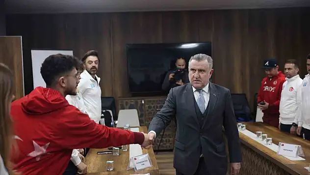 Bakan Bak'tan Milli Sporculara Moral Ziyareti