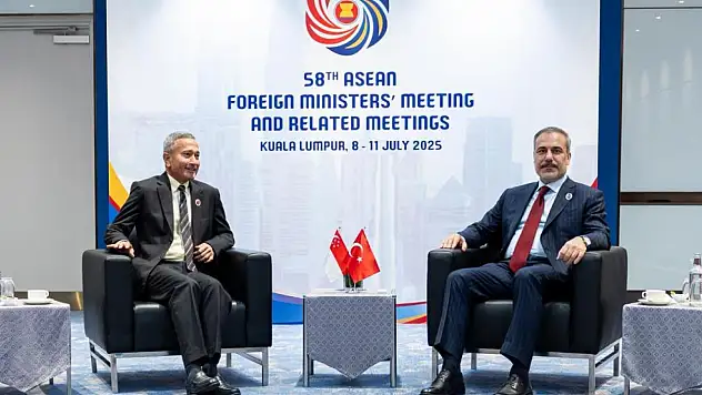 Bakan Fidan Singapurlu mevkidaşı ile görüştü