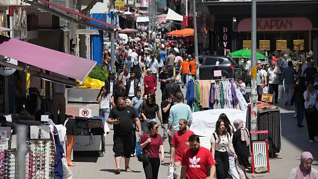 Bayram bereketi çarşıya yansıdı