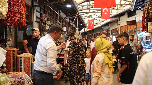 Bayram yoğunluğu esnafı güldürdü