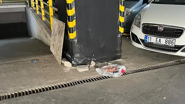 Kirli Otopark tepki topladı! Alkol içilen yer haline geldi!