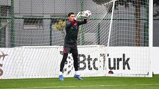 'Berke Özer, kendi isteğiyle  kamptan ayrılmıştır'