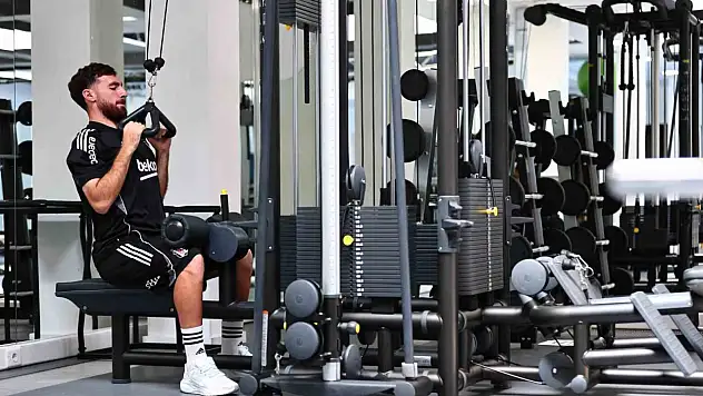 Beşiktaş, günün ikinci idmanında salonda çalıştı