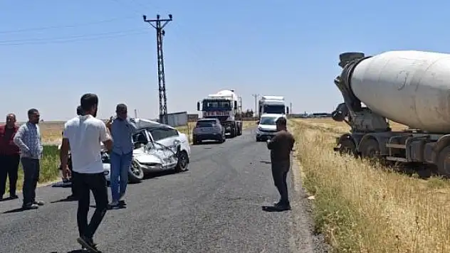 Beton mikseri ile otomobil çapıştı: 2 ölü, 1 yaralı