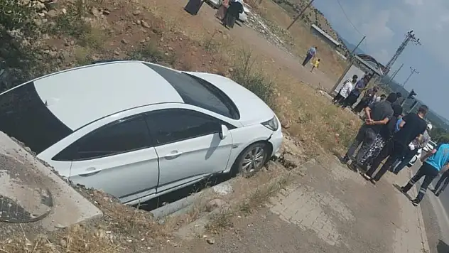 Bingöl'de otomobil kanala düştü : 1 yaralı