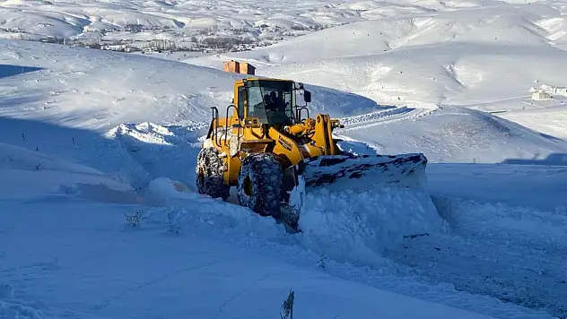 Bingöl'de yoğun kar yağışı sonrası çalışmalar devam ediyor