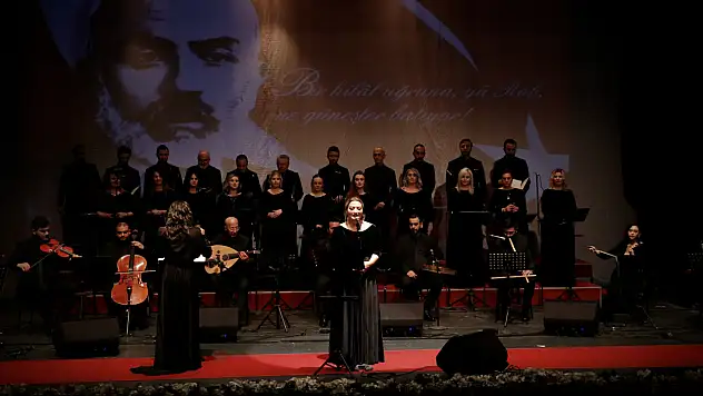 'Bir Milletin Sesiydi Akif' Sahnede