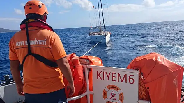 Bodrum'da makine arızası nedeniyle sürüklenen tekne kurtarıldı