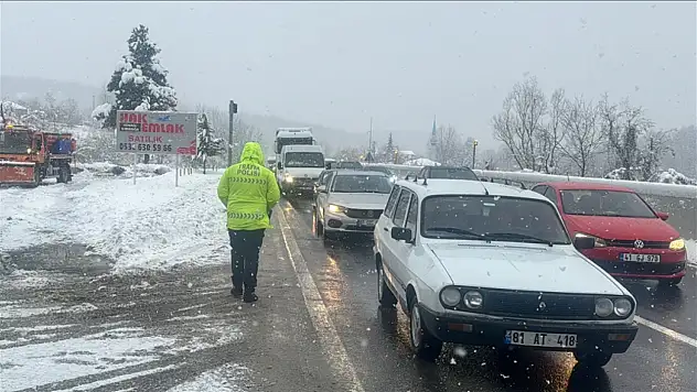 Bolu'da kayan kamyon ve tırlar ulaşımı aksatıyor