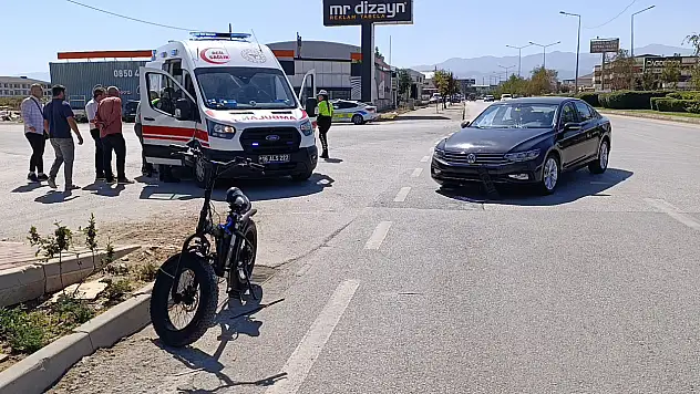 Bursa'da Otomobil ile Elektrikli Bisiklet Çarpıştı: 1 Yaralı