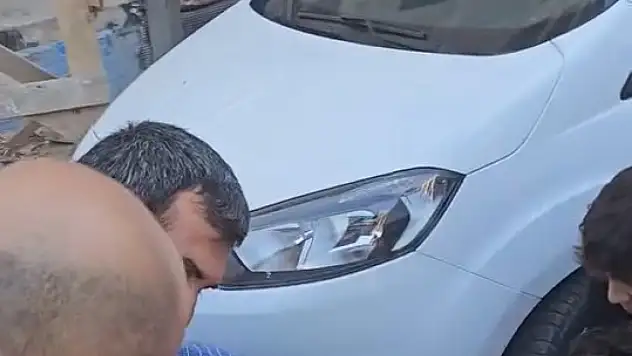 Caddede yürüyen şahsın kafasına tuğla düştü