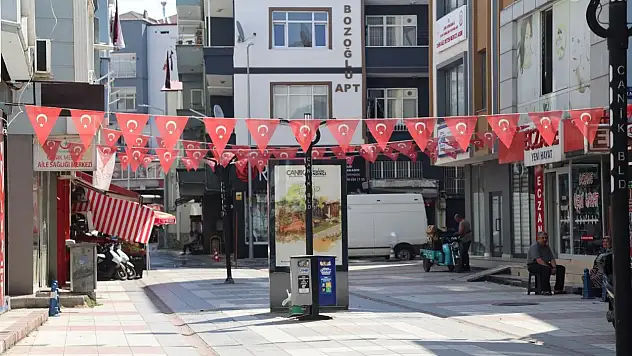 Canik'te caddeler kırmızı beyaz